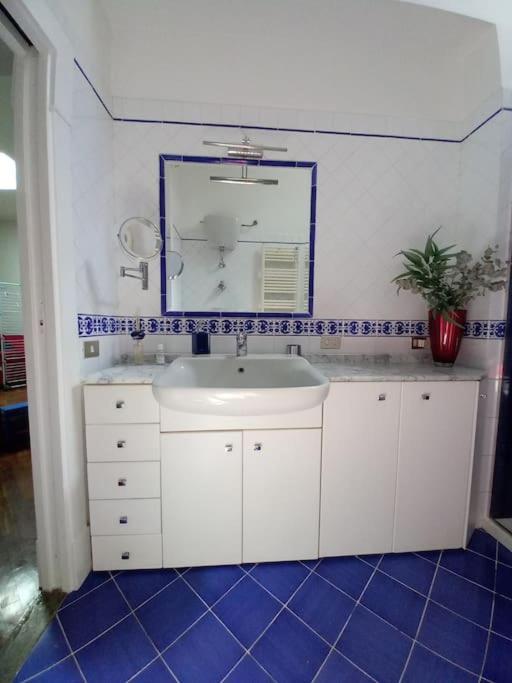 Nilo 28 House Apartment Наполи Екстериор снимка